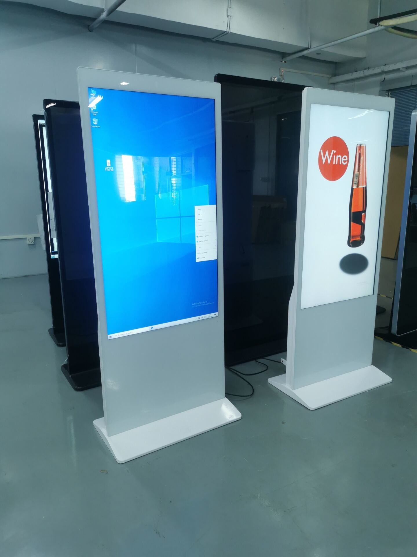 55 Inch Free Standing LCD Kiosk Menu Board PCAP With Interactive Glass Screen